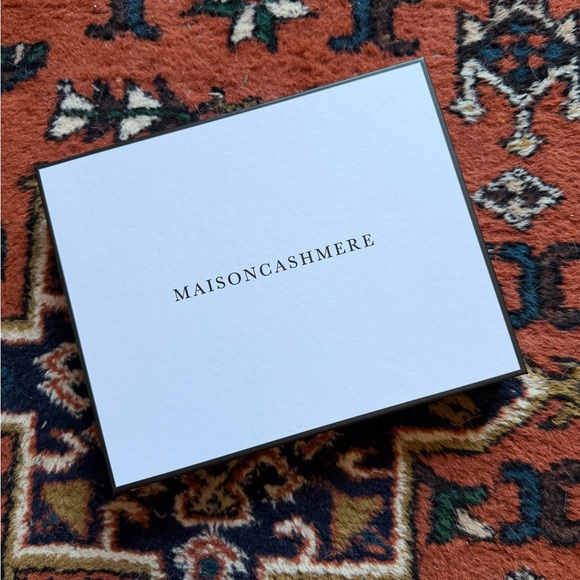 NWT Maison Cashmere Essential Maxi Scarf - Picture 2 of 7